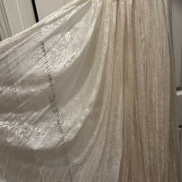 ‼️LAST DAY TO BUY: 1/31/2025‼️ 💛FUN FASHION💛 - Picture 8 of 15